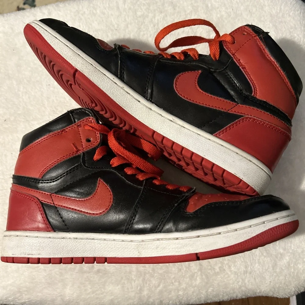 Air Jordan 1 Retro OG‎ 2013 High Bred Sneakers Size 9.5 Black Red